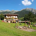 Ladestatthof Гостевой дом Нойштифт-им-Штубайталь